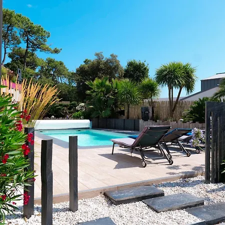 Holiday home Villa D Exception - 10 Personnes - Piscine Et Jacuzzi Jard-sur-Mer